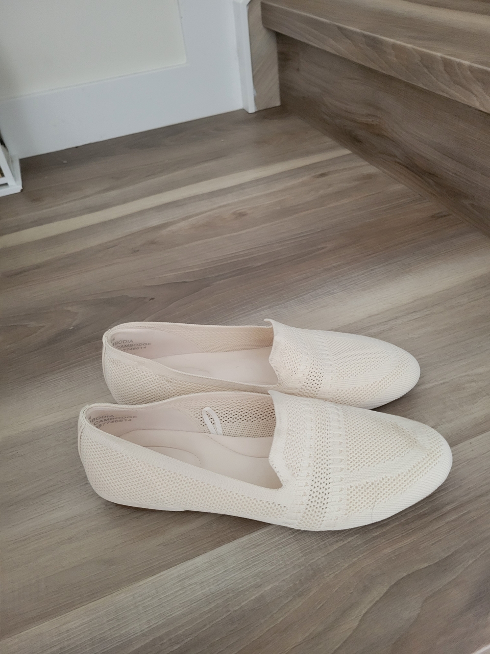 Cream Knit Slip-On Women’s Shoes Size 9